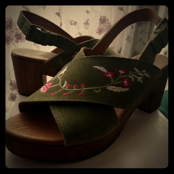 Eric Michael Linden block heel sandals-new in box - Picture 1 of 6